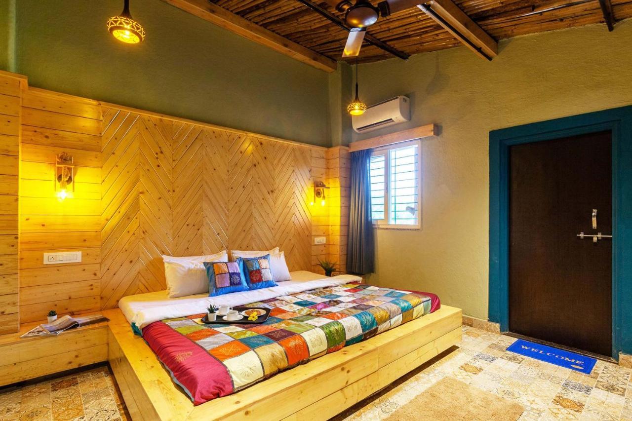 Stayvista'S Ficus Farms - Mountain-View Haven With Rustic Artsy Interiors, Outdoor Pool, Glasshouse, Home Theatre & Karaoke Delight إيغاتبوري المظهر الخارجي الصورة