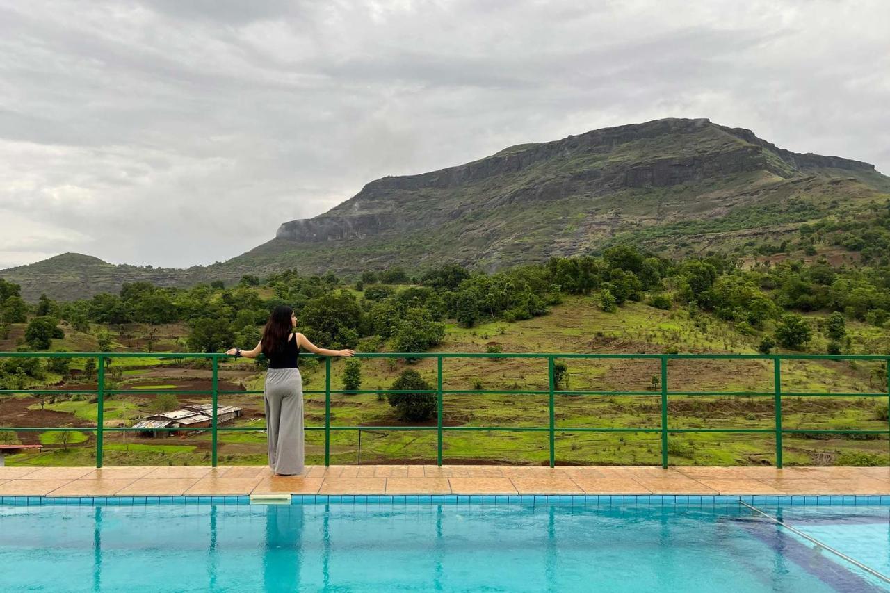 Stayvista'S Ficus Farms - Mountain-View Haven With Rustic Artsy Interiors, Outdoor Pool, Glasshouse, Home Theatre & Karaoke Delight إيغاتبوري المظهر الخارجي الصورة