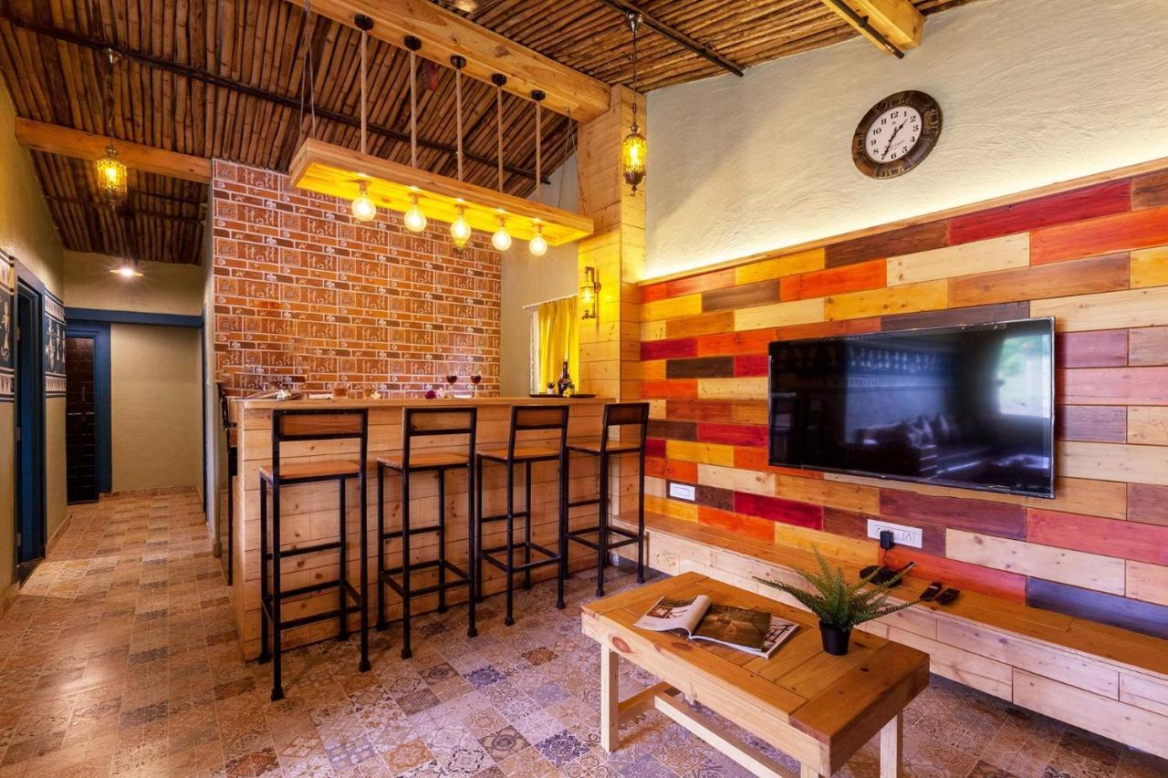Stayvista'S Ficus Farms - Mountain-View Haven With Rustic Artsy Interiors, Outdoor Pool, Glasshouse, Home Theatre & Karaoke Delight إيغاتبوري المظهر الخارجي الصورة