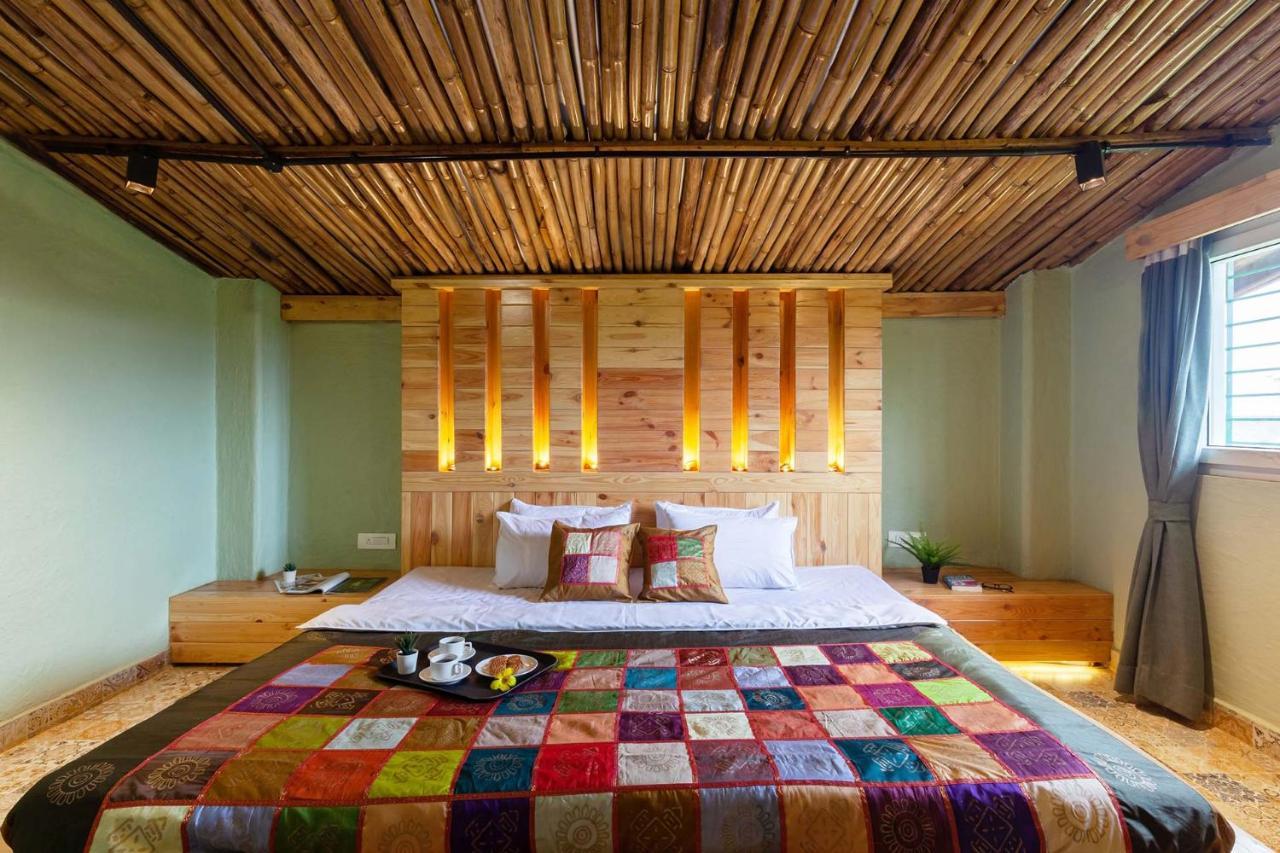 Stayvista'S Ficus Farms - Mountain-View Haven With Rustic Artsy Interiors, Outdoor Pool, Glasshouse, Home Theatre & Karaoke Delight إيغاتبوري المظهر الخارجي الصورة