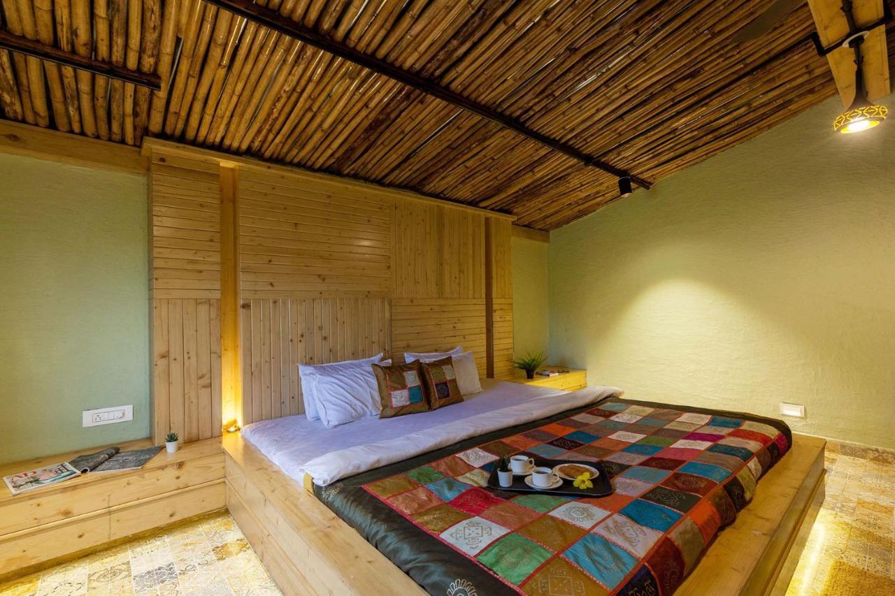 Stayvista'S Ficus Farms - Mountain-View Haven With Rustic Artsy Interiors, Outdoor Pool, Glasshouse, Home Theatre & Karaoke Delight إيغاتبوري المظهر الخارجي الصورة